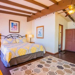 Dmytri'S Original La Fonda Restaurant & Hotel